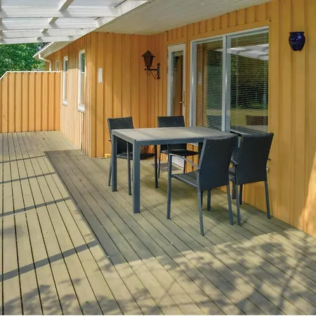 With Fireplace Iv بيت للعطل