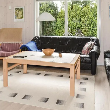 With Fireplace Iv بيت للعطل *